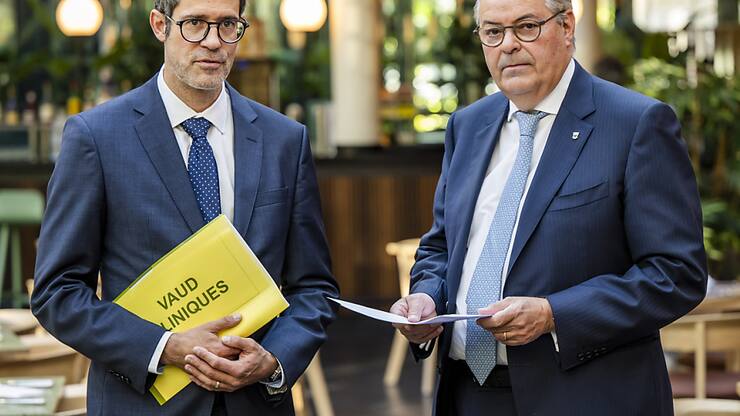 Jérôme Simon-Vermot (à gauche), secrétaire général de Vaud Cliniques, et Marc-Olivier Buffat (à droite), président de cette association des cliniques privées vaudoises, ont dénoncé jeudi le système de financement et de planification de la santé vaudoise, notamment trop centré sur le CHUV.