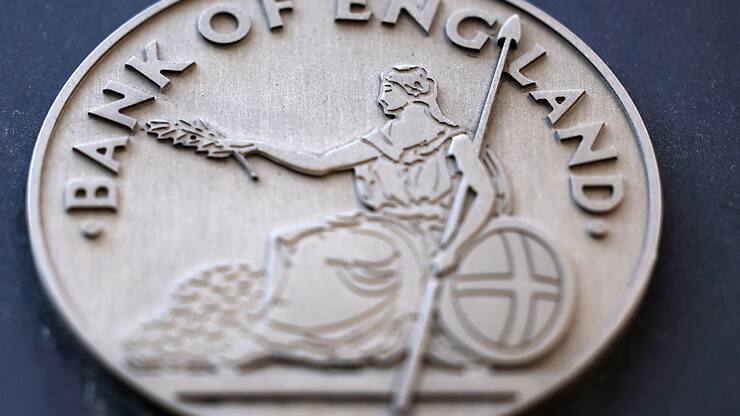 Cette décision s'inscrit à rebours de la Réserve fédérale (Fed) américaine, qui a choisi mercredi de frapper un grand coup avec une réduction d'un demi-point, après la baisse d'un quart de point de la Banque centrale européenne (BCE) la semaine dernière. (EPA/NEIL HALL)