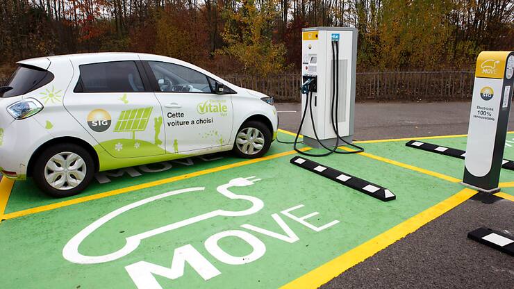 Cinq entreprises ont été choisies par l'OFROU pour densifier le réseau de stations de recharge rapide en Suisse (archives).
