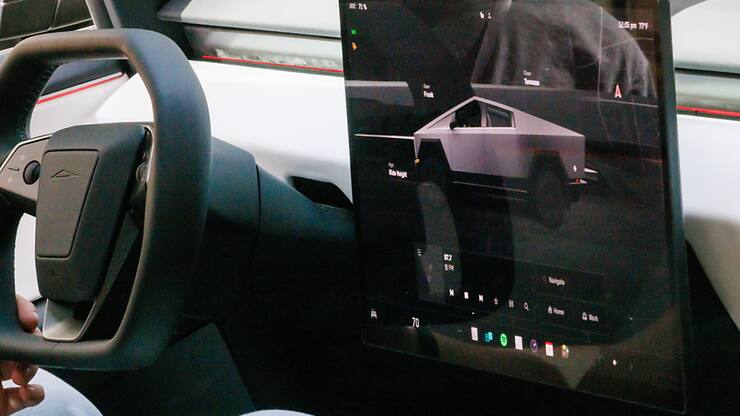 Au 25 septembre, Tesla, qui a informé les autorités de cette défaillance, avait enregistré 45 réclamations à ce titre. "Tesla n'a connaissance d'aucune collision, décès ou blessure pouvant lui être lié", précise le NHTSA. (EPA/CLEMENS BILAN)