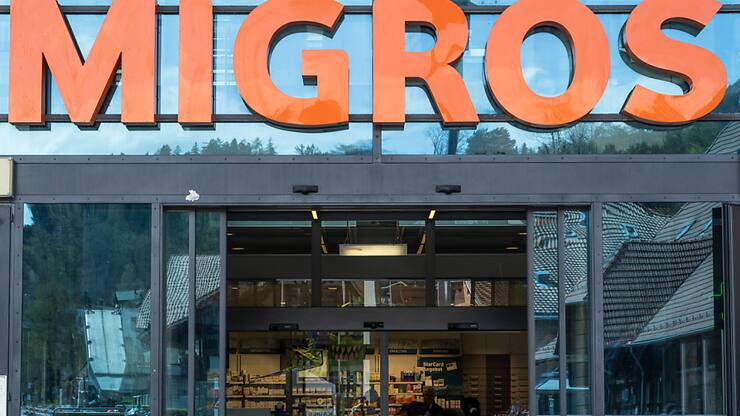 Les marchandises pour les magasins Migros au Tessin prendront le train et traverseront le Gothard (archives).