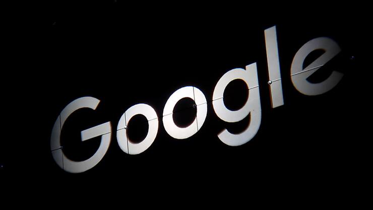 Le gouvernement américain suggère ainsi d'empêcher le géant technologique d'utiliser son navigateur Chrome, sa boutique d'application Google Play Store et son système d'exploitation mobile Android pour conférer un avantage à son moteur de recherche. (EPA/ FAZRY ISMAIL)