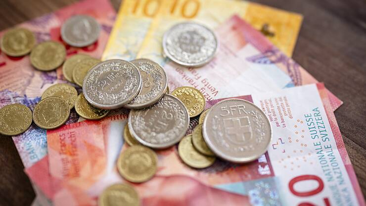 Parmi les personnes interrogées figuraient de grands détaillants, des entreprises de transports publics, des restaurants, des hôtels, des prestataires de services tels que des coiffeurs et des dentistes, ainsi que des institutions culturelles et de divertissement. (KEYSTONE/Michael Buholzer)