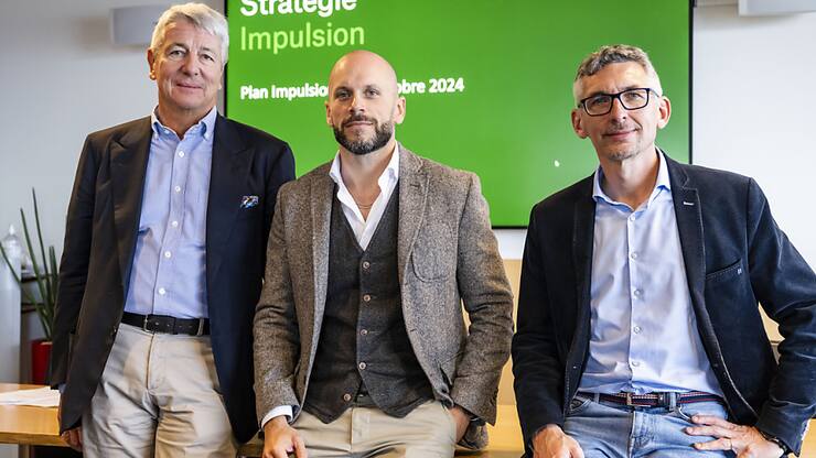 De gauche à droite: Nicolas Demartines, directeur général ad intérim du CHUV, Gianni Saitta, président de la task force "Impulsion" et Emmanuel Bourquin, directeur administratif et financier du CHUV, ont détaillé le plan de réduction des coûts pour l'hôpital vaudois d'ici à 2028.