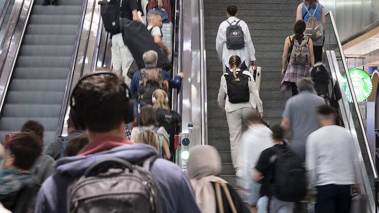 Le nombre de passagers locaux a nettement augmenté en septembre dernier à l'aéroport de Zurich. (archive)