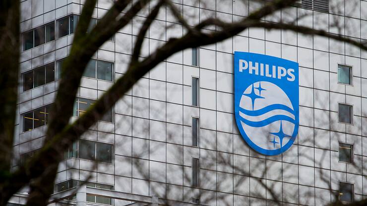 Certaines batteries d'aspirateurs Philips 2000 et 3000 sont défectueuses et peuvent prendre feu, avertit la Confédération (illustation).