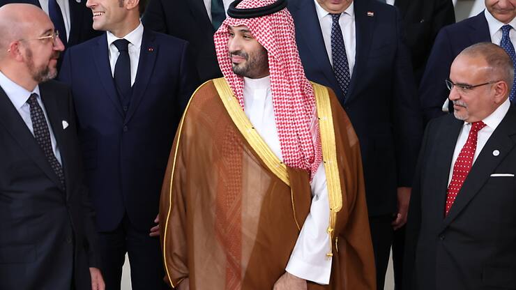 Le président du Conseil européen Charles Michel, le premier ministre d'Arabie saoudite, le prince Mohammed bin Salman bin Abdulaziz Al Saud et le premier ministre et prince héritier du Bahreïn Salman bin Hamad Al Khalifa au premier plan. Ce sommet était une première.