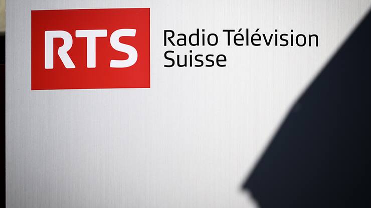 La majorité de la population suisse n'utilise pas les informations de la RTS et de SRF de manière exclusive, mais en complément des médias privés, selon une étude du Centre de recherche sur le public et la société (fög) de l'Université de Zurich (photo symbolique).