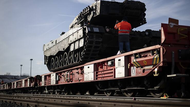 Selon une commission du Conseil national, les Etats destinataires de matériel de guerre suisse devraient pouvoir le transmettre après cinq ans à des Etats tiers comme l'Ukraine (archives).