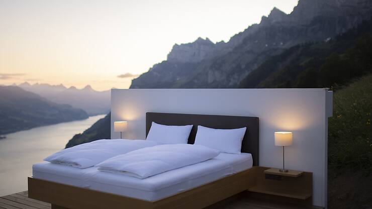 Le contexte conjoncturel maussade et le franc fort freinent en effet les flux touristiques en provenance d'Europe. Un retournement de tendance n'est pas encore perceptible. Les économistes tablent sur une baisse de 0,3% des nuitées des hôtes européens.