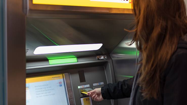 La panne a notamment affecté les retraits d'argent liquide aux Postomats (archives).