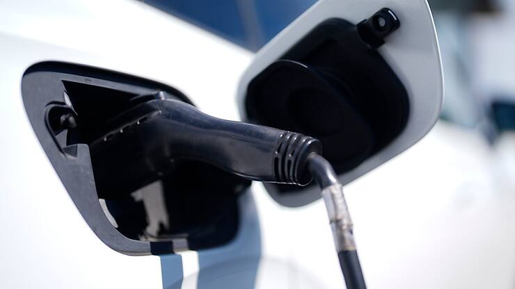 Les propulsions alternatives "ont atteint un nouveau record", selon la faîtière auto-suisse. Elles représentent désormais une part de marché de 60,5%. (archives)