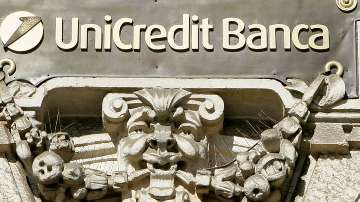UniCredit, en embuscade pour prendre le contrôle de Commerzbank,  a vu son bénéfice net grimper de 8,2% à 2,5 milliards d'euros. Celui de l'établissement allemand a lui fléchi de 6% à 642 millions d'euros (archives).