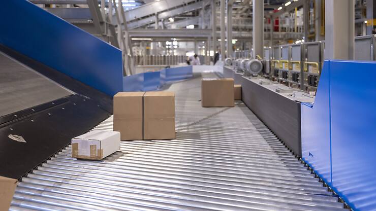 La Poste se prépare à la haute saison des paquets, en prévision du Black Friday et de Noël (archives).