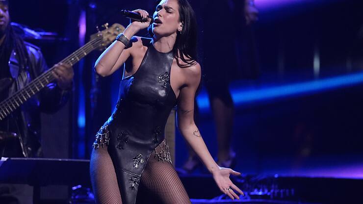 La chanteuse britanno-albanaise Dua Lipa ne se produira pas en Indonésie pour des raisons de sécurité.