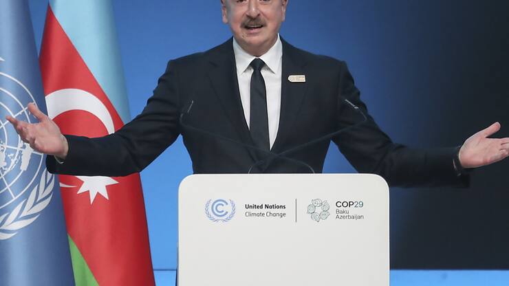 "Toute ressource naturelle, pétrole, gaz, vent, solaire, or, argent, cuivre: ce sont des ressources naturelles et on ne doit pas reprocher aux pays d'en avoir et de les fournir aux marchés, car les marchés en ont besoin", a dit le président azerbaïdjanais Ilham Aliev.