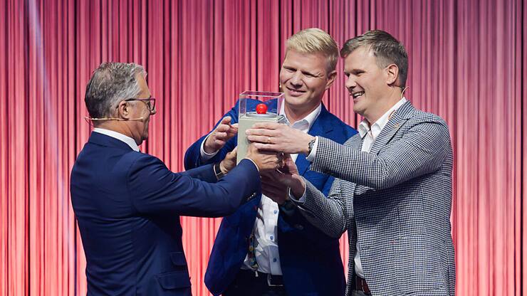 Florian et Cédric Spielhofer, les propriétaires de l'entreprise Fromages Spielhofer, ont reçu leur prix au SwissTech Convention Center de l&#8217;Ecole polytechnique fédérale de Lausanne, à Ecublens.
