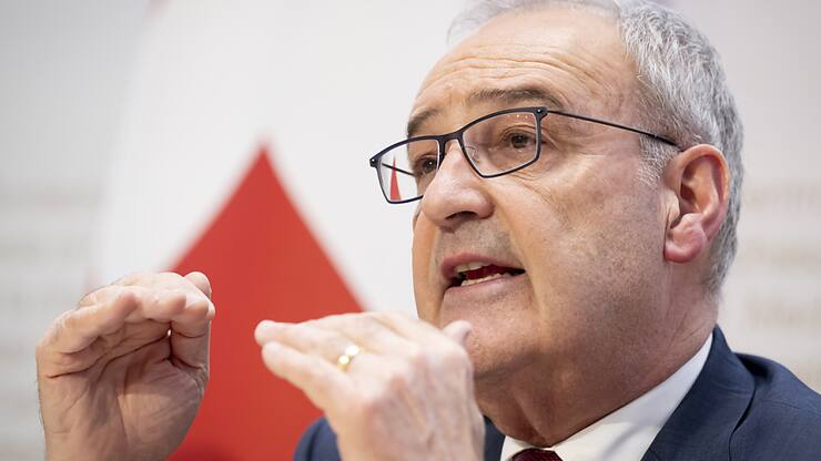 Le ministre de l'agriculture Guy Parmelin trouve que les exigences de l'initiative sur l'alimentation sont irréalisables dans les délais impartis.