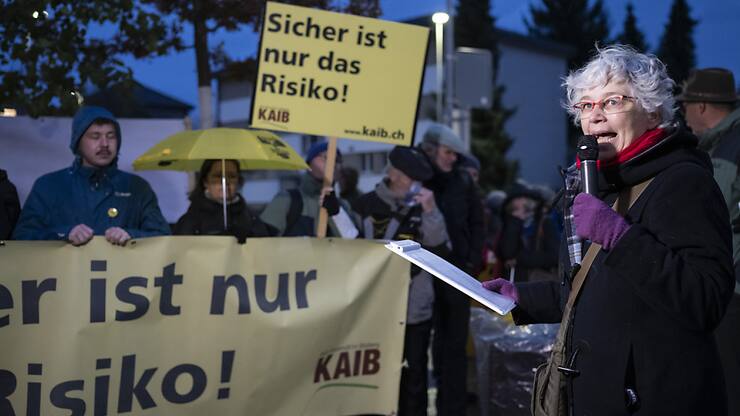 La manifestation a réuni quelques dizaines d'opposants à la construction, à Stadel (ZH), d'un dépôt en couches profondes pour les déchets hautement radioactifs.