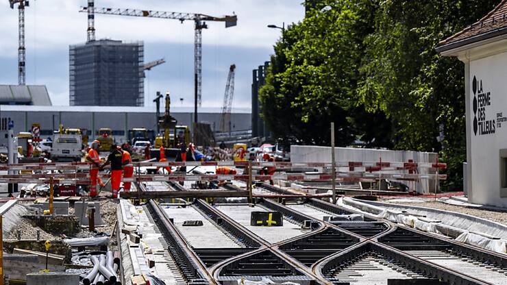 Industrie et construction ont connu un essor moins vifs que les services en termes d'emplo  au troisième trimestre.