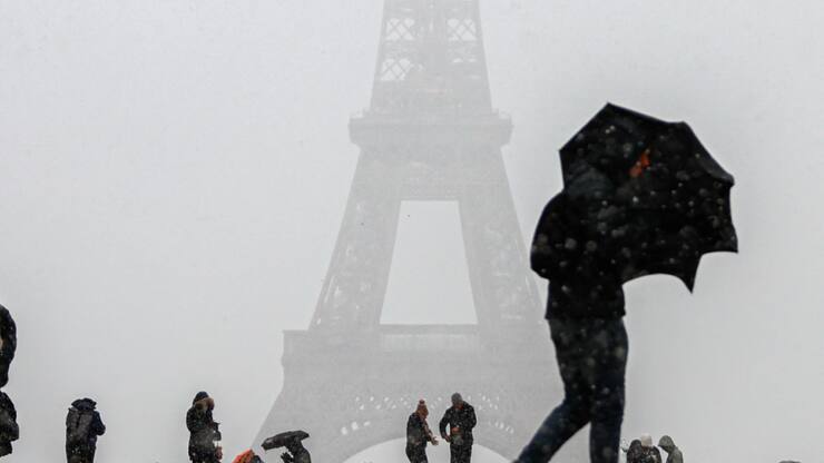 L'indicateur d'octobre a été révisé à la baisse d'un point, à 93. Les craintes des ménages sur les perspectives d'évolution du chômage augmentent de neuf points ce mois-ci, avec un solde d'opinion de 42, au plus haut depuis mai 2021.