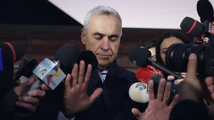 Calin Georgescu est arrivé en tête du premier tour de la présidentielle, mais un recomptage a été décidé.