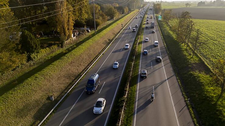 Les touristes qui se rendent en Suisse le font majoritairement en voiture (74%) (image d'illustration).