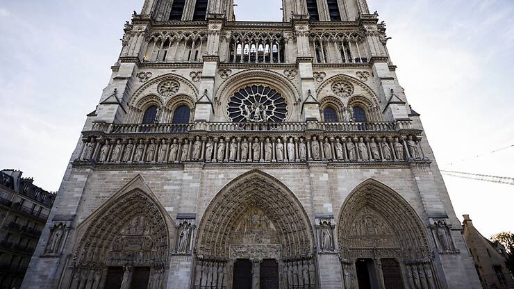 Les festivités en l'honneur de Notre-Dame commencent samedi à 19H00, avec l'ouverture des portes de la cathédrale par l'archevêque de Paris.