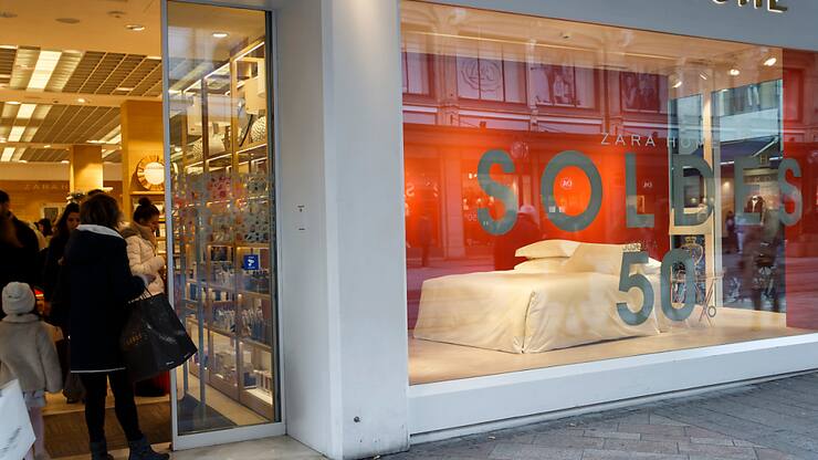 Entre août et fin octobre,  Inditex, propriétaire notamment des magasins Zara, a dégagé un bénéfice net de 1,68 milliard d'euros (1,56 milliard de francs), 6% de plus que les 1,59 milliards d'euros du troisième trimestre 2023 (archives).