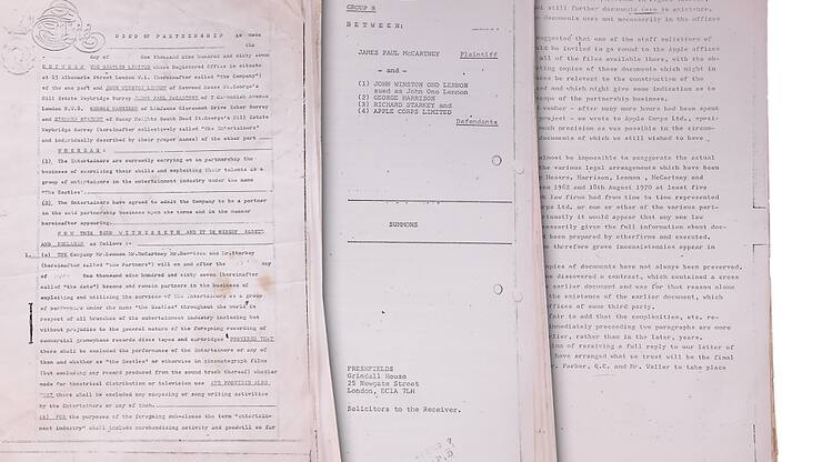 Les documents juridiques qui évoquent notamment certains litiges entre les Beatles ont été vendus aux enchères.
