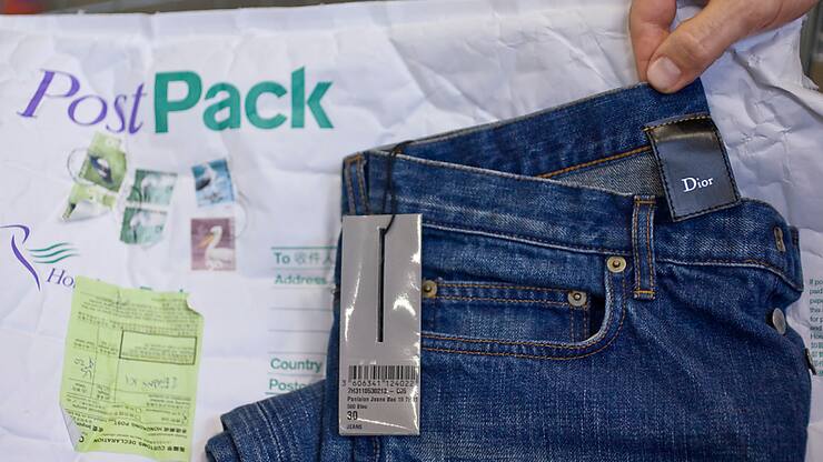 Les clients ne devraient pas devoir dédouaner eux-mêmes leurs paquets (archives).