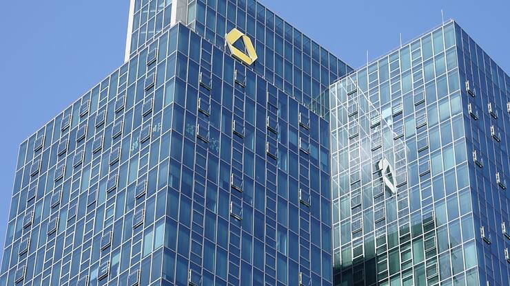 Unicrdit estime qu'il y a dans Commerzbank , dont on voit ici à l'image le siège à Francfort, "une valeur significative qui doit être consolidée" (archives).
