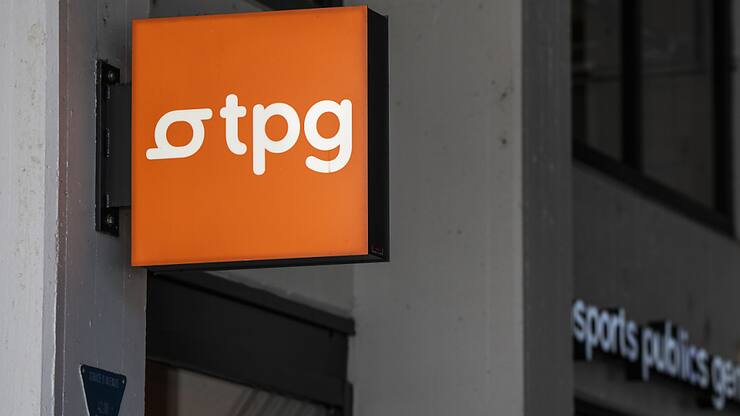 La Chambre constitutionnelle de la Cour de justice de Genève a rejeté le recours contre la gratuité totale des Transports publics genevois (TPG) pour les jeunes et partielle pour les seniors. Elle le juge par ailleurs irrecevable (illustration).