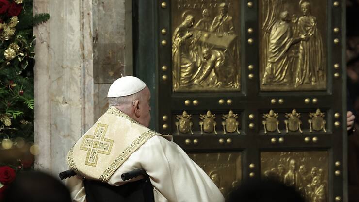 Le pape François a ouvert la "Porte Sainte" de la basilique Saint-Pierre, symbolisant l'inauguration de l'"Année sainte" 2025.