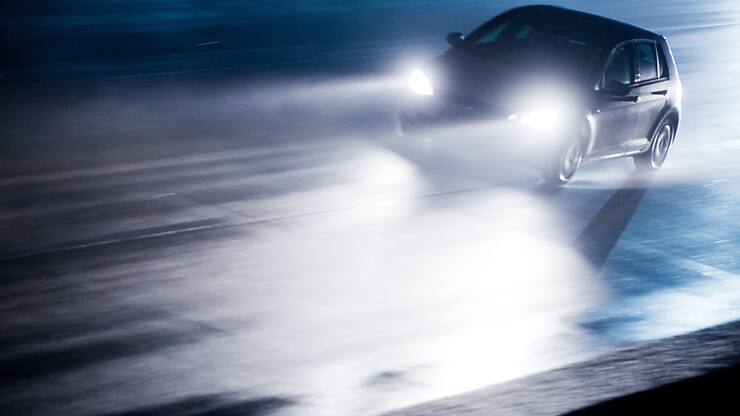 La Confédération conseille de renoncer aux déplacements en voiture en cas de pluie verglaçante (photo d'archives)