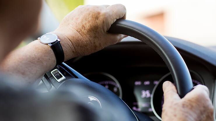 Les conducteurs de certains véhicules pourront lâcher les mains du volant sur l'autoroute dès le 1er mars (image prétexte).