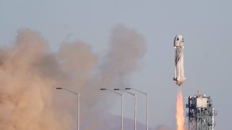 Si le lancement est un succès, Blue Origin signerait son premier vol en orbite. La société emmène déjà depuis plusieurs années des touristes dans l'espace, avec sa fusée New Shepard. (archivs)