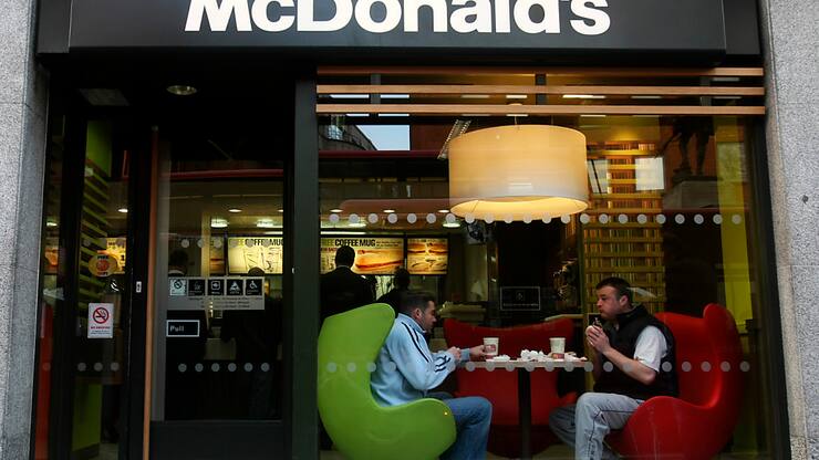Une plainte collective a été déposée contre McDonald's au Royaume-Uni. Ici, un fast-food à Londres. (archive)