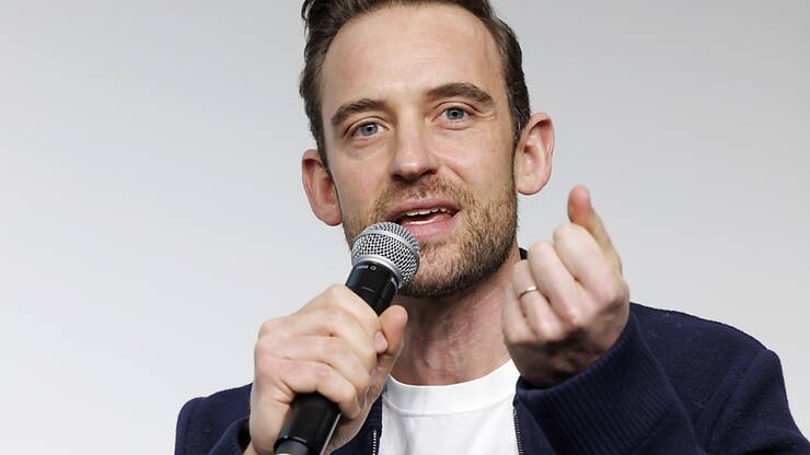 Le Suisse Joël Dicker est le seul écrivain francophone dans le trio de tête des livres les plus vendus  en France en 2024. avec son roman "Un animal sauvage".