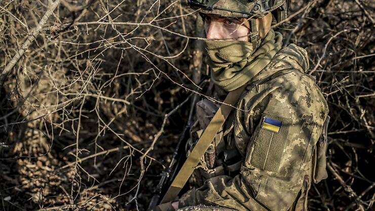 Sur le front, l'armée russe continue d'avancer dans l'est. Elle a revendiqué lundi la prise du village minier de Pichtchané, près de Pokrovsk, une ville importante pour la logistique de l'armée ukrainienne.