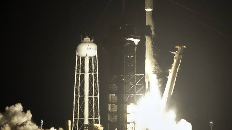 Falcon 9 a décollé avec succès de Floride.