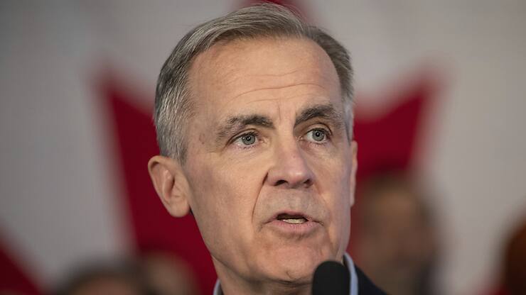 Mark Carney se présente comme un outsider qui ne vient pas du sérail politique et qui promet de remettre l'économie canadienne "sur les rails".
