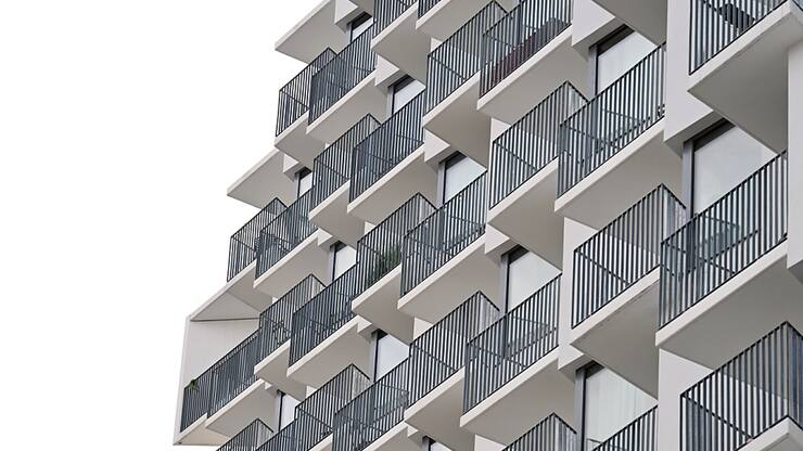 Les biens haut de gamme ont connu le renchérissement le plus important (+1,9% sur un trimestre et +6,4% sur un an). Les prix des autres segments ont aussi crû, pour le bas de gamme de respectivement 0,9% et 3,4% et pour le moyen de 0,7% et 3,1%.