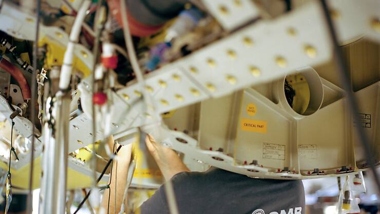 Sur le seul quatrième trimestre, Saab indique que le bénéfice d'exploitation est attendu à 2 milliards de couronnes, contre 1,4 milliard un an plus tôt.