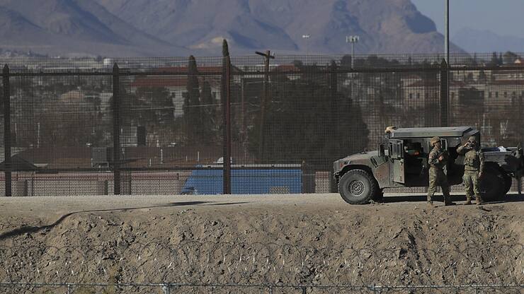 La sécurité a été renforcée pour assurer la protection des frontières américaines avec le Mexique près de Ciudad Juarez avant l'entrée en fonction de Donald Trump.
