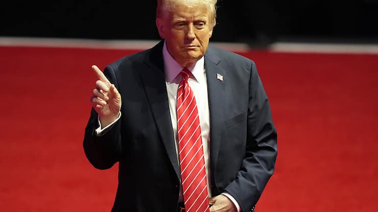 Le cours de la nouvelle cryptomonnaie de Donald Trump s'est envolé.