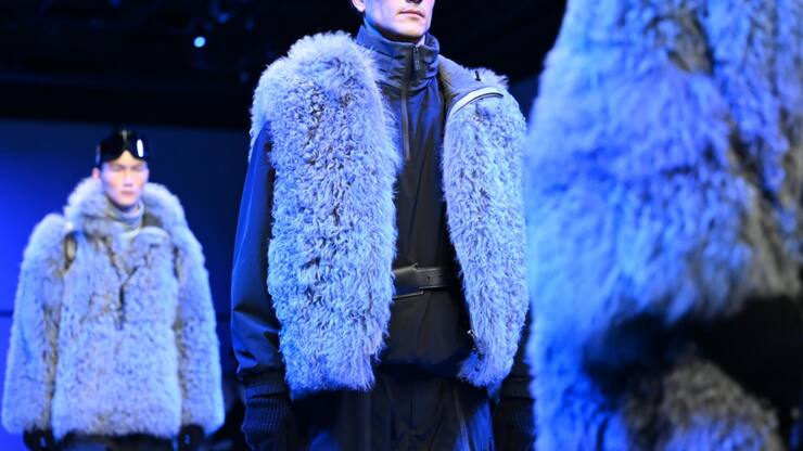 La Fashion Week masculine parisienne démarre mardi. Photo: Création de Giorgio Armani lors de la Semaine de la mode de Milan lundi.