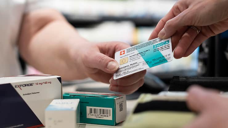 Swica va supprimer une trentaine de postes à temps plein dans le cadre de mesures de réduction des coûts, devisées à 50 millions de francs par an. (archives)