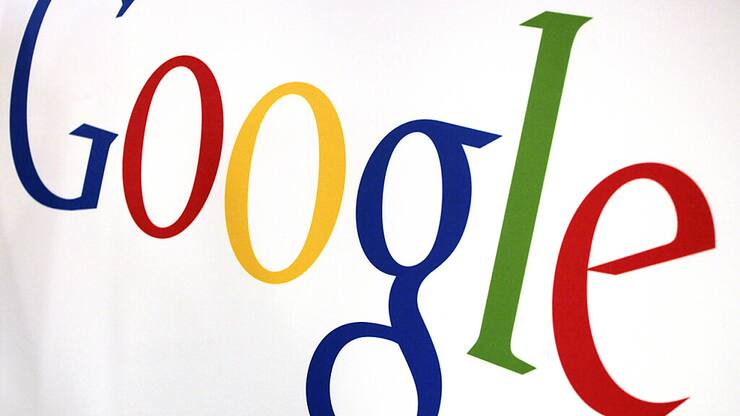 Les entreprises qui auraient artificiellement tenté d'améliorer leurs évaluations sur Google "verront apparaître des alertes visibles sur leurs profils Google pour informer les consommateurs" qu'une activité suspecte a été détectée. (archives)