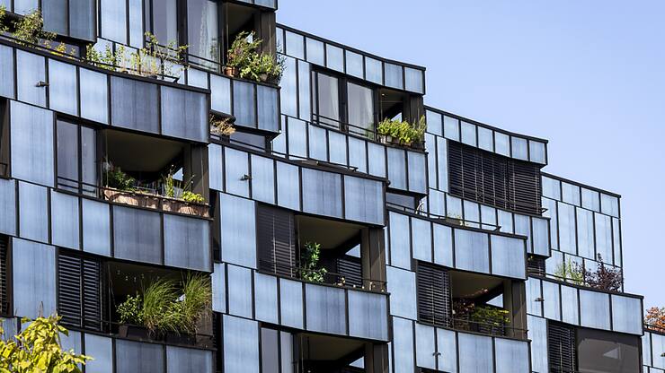 Si la croissance des prix a été modeste en 2024, le volume des transactions sur le marché immobilier suisse a lui diminué de 6%, marquant ainsi la deuxième année consécutive de contraction.